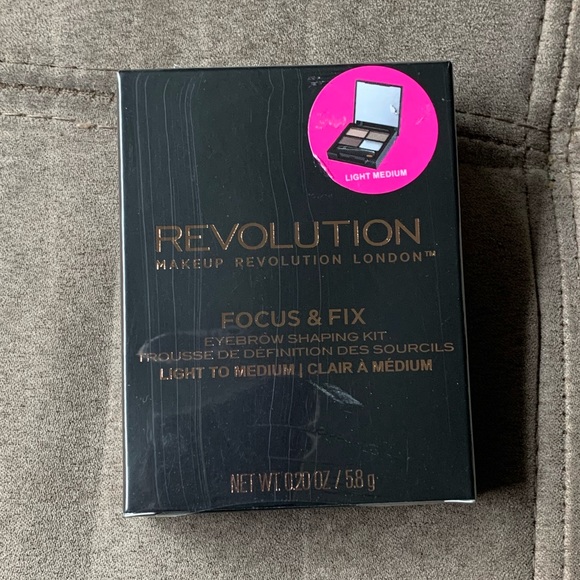 Revolution Beauty Focus & Fix Brow Kit lightMedium